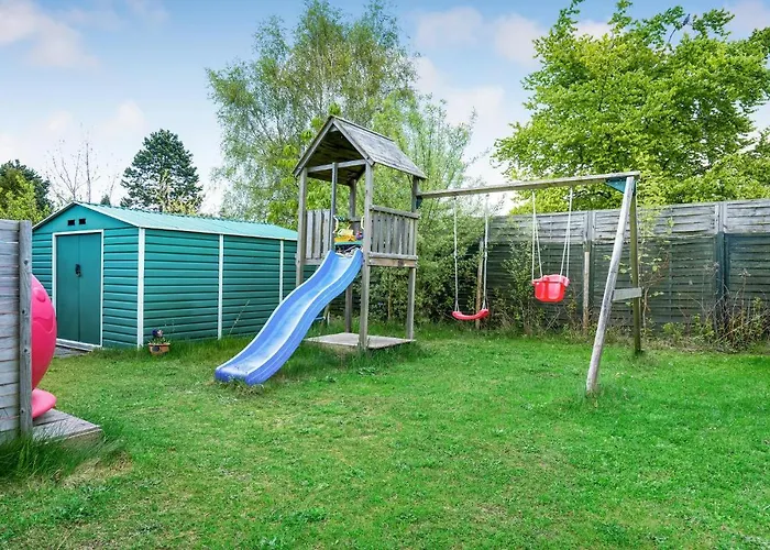 3 Bedroom Lovely In * Гедсер