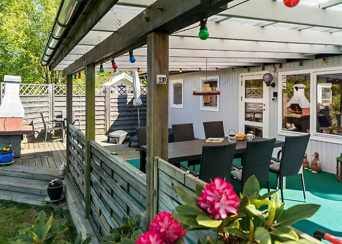 3 Bedroom Lovely In Гедсер